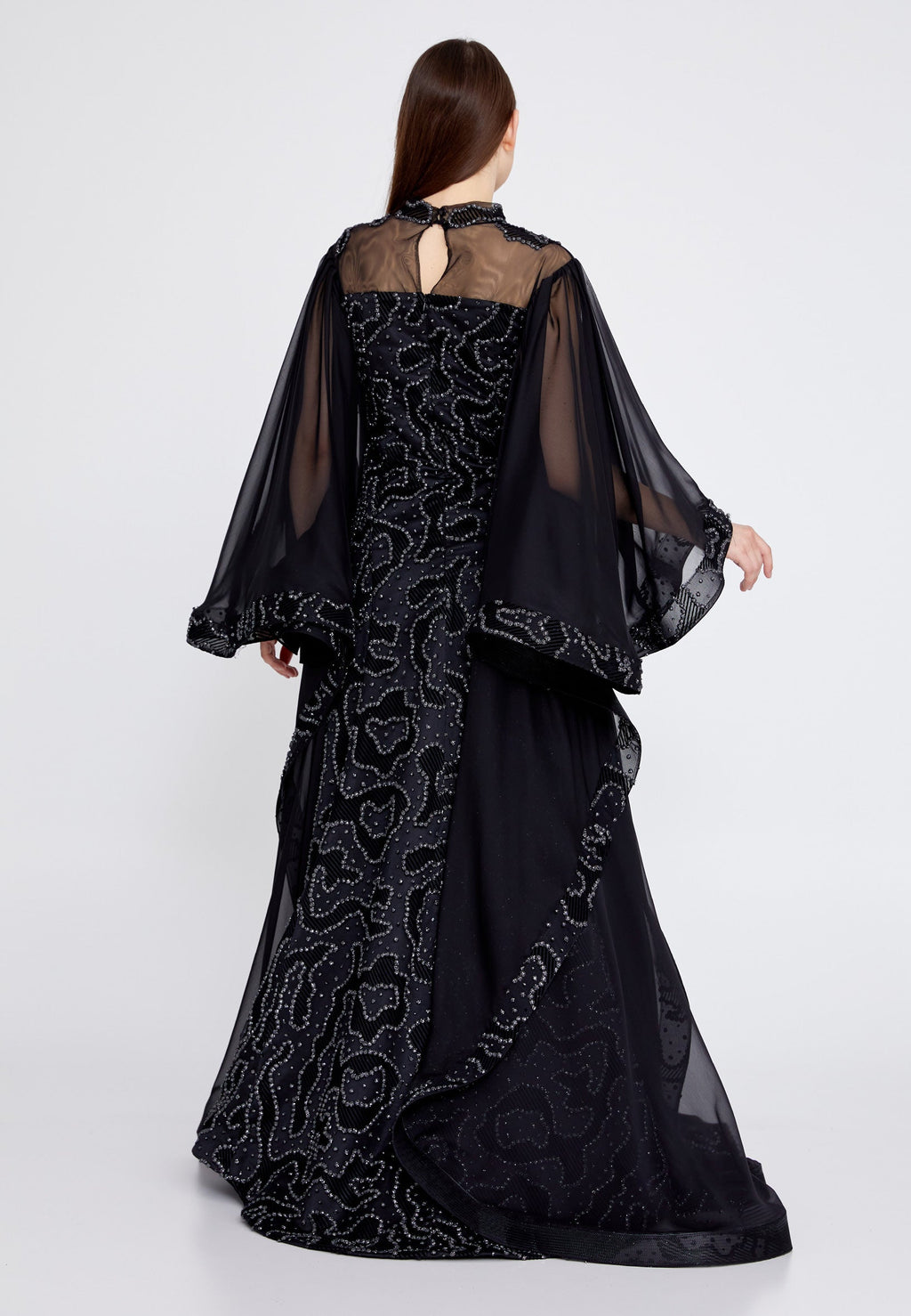 Long and chic evening dress