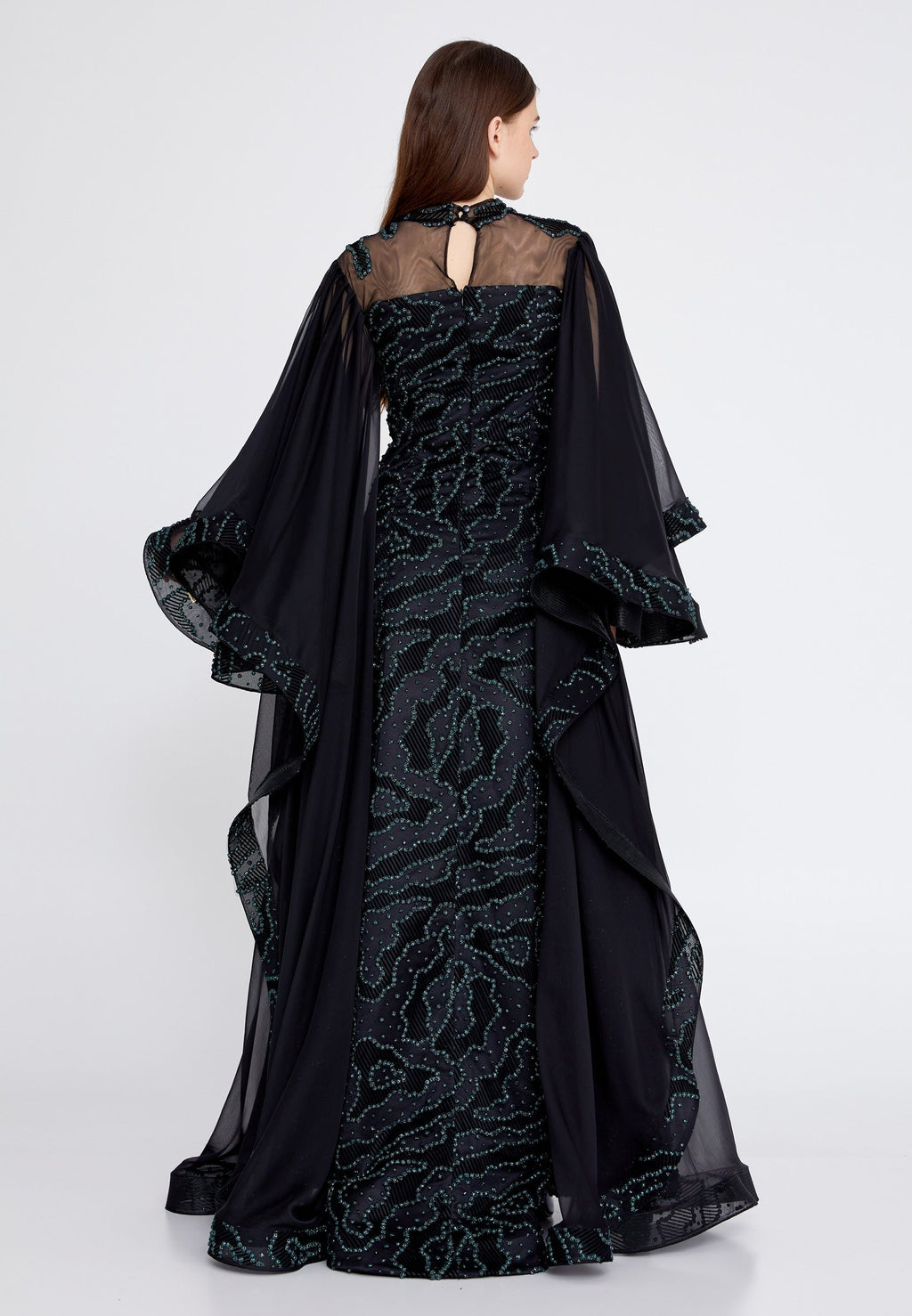 Long and chic evening dress