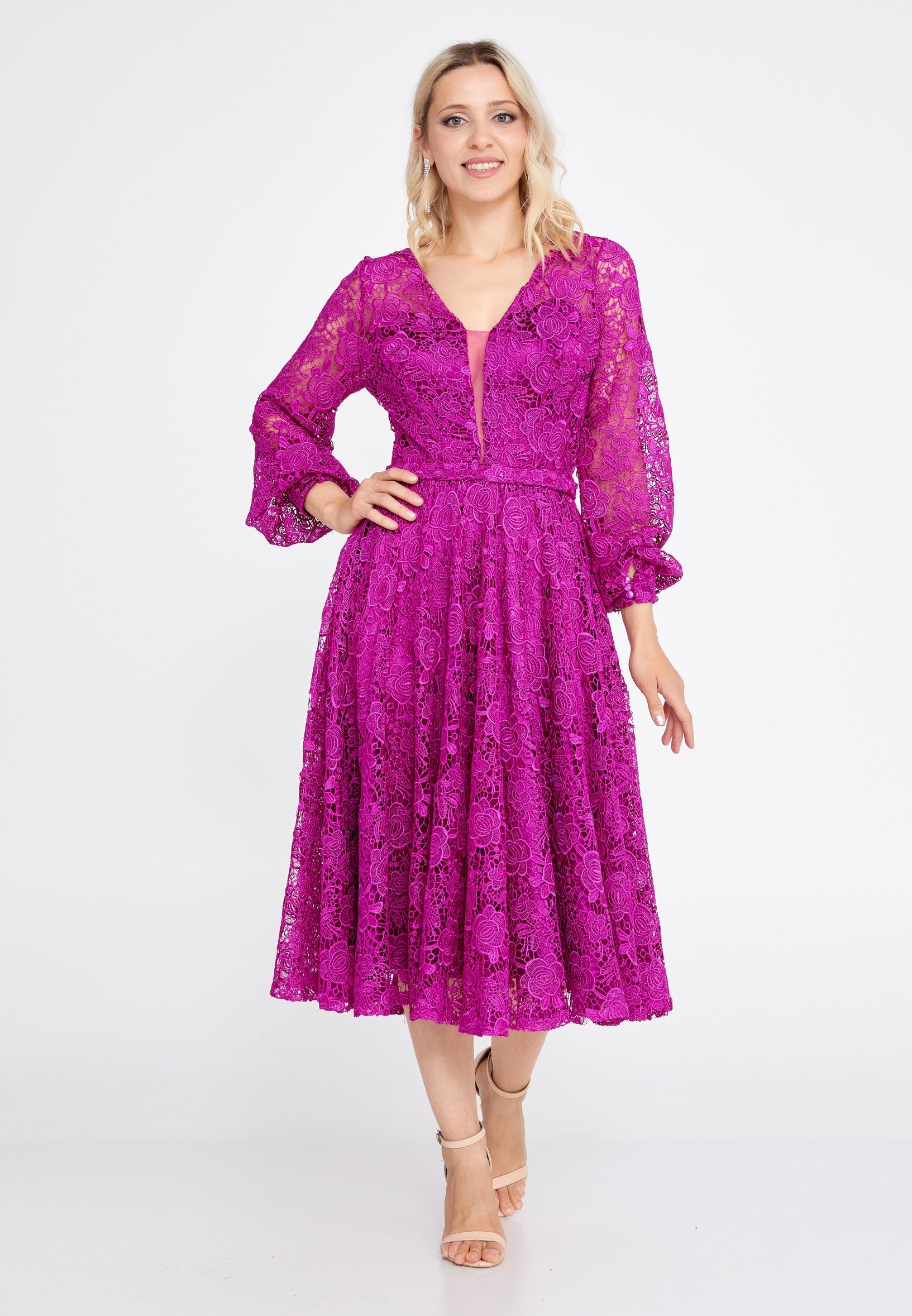 Mid-length cocktail dress with sleeves