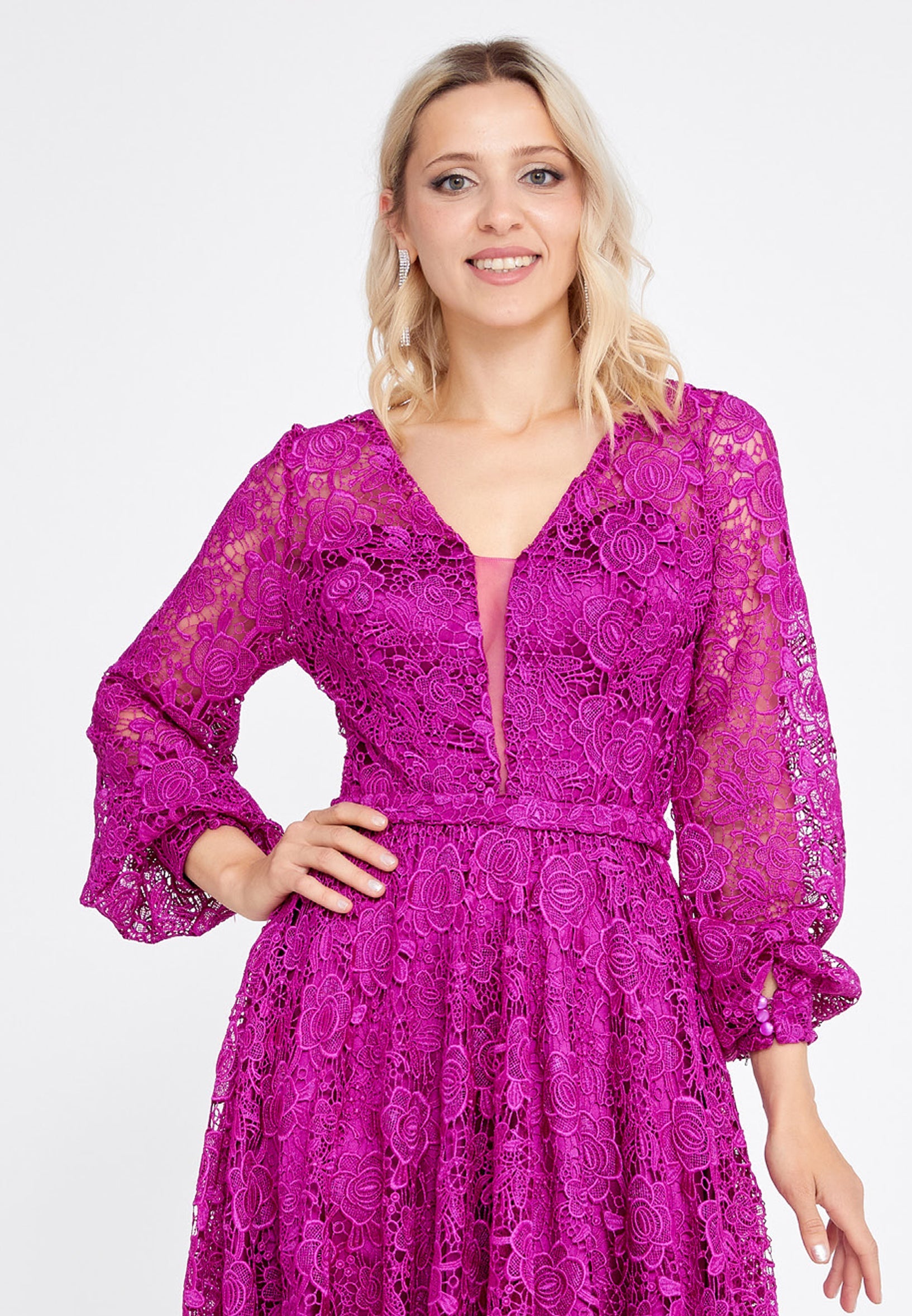 Mid-length cocktail dress with sleeves