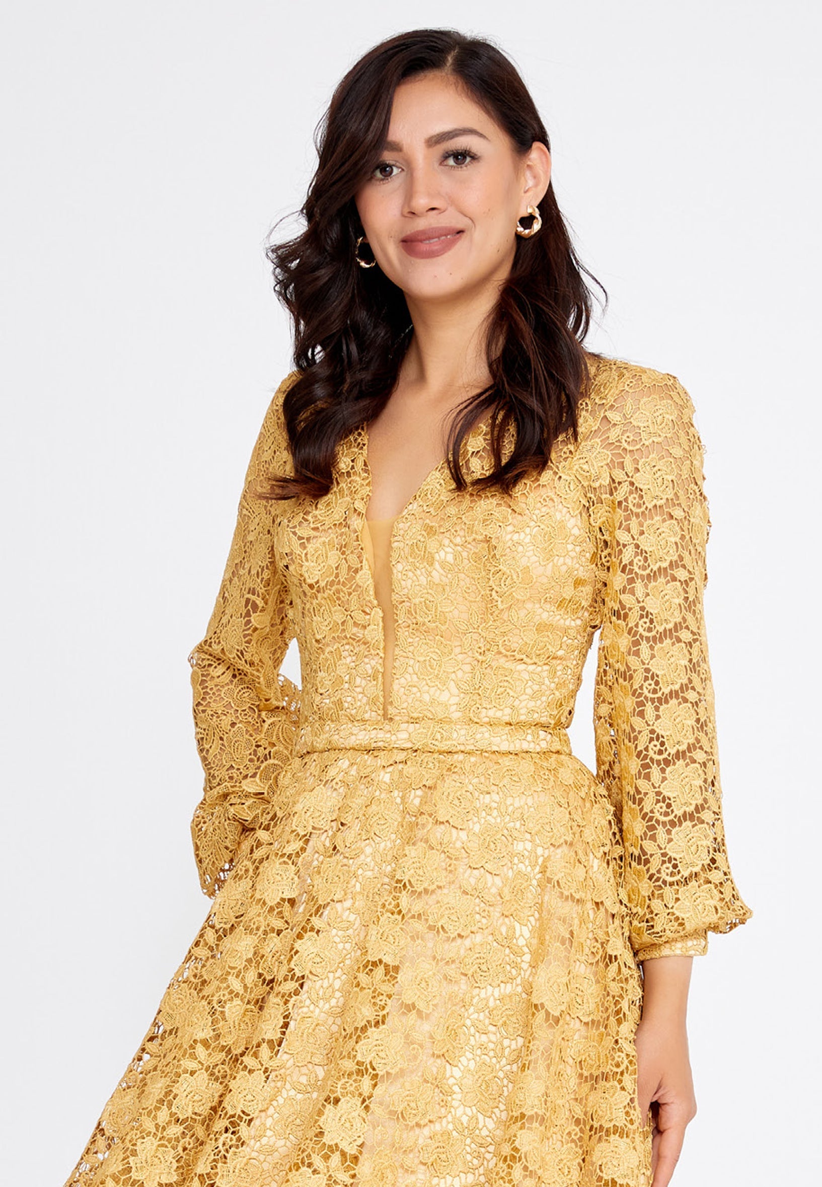Mid-length cocktail dress with sleeves