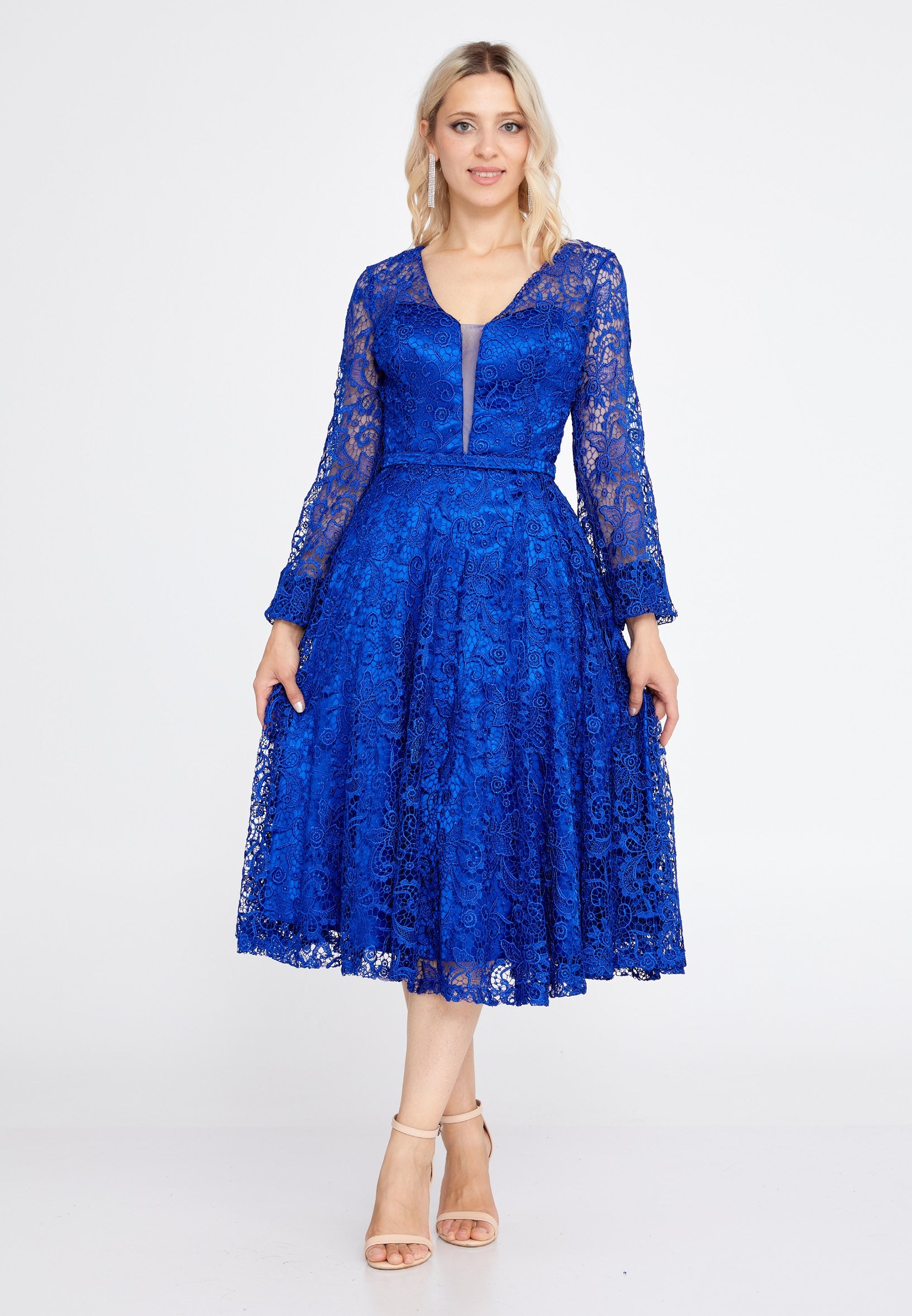 Mid-length cocktail dress with sleeves