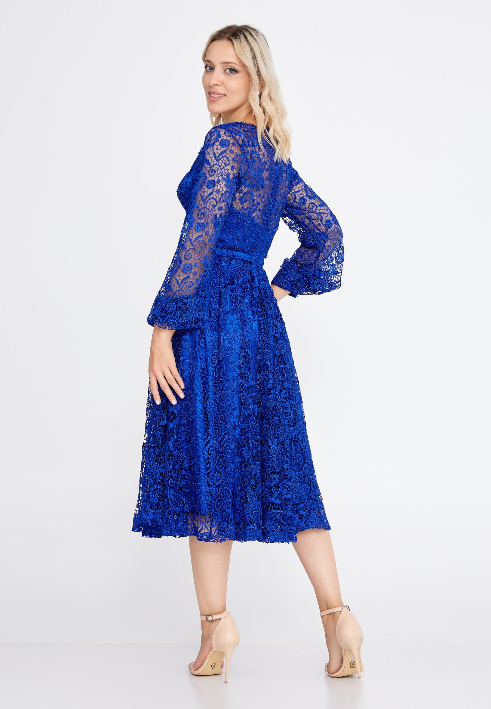 Mid-length cocktail dress with sleeves