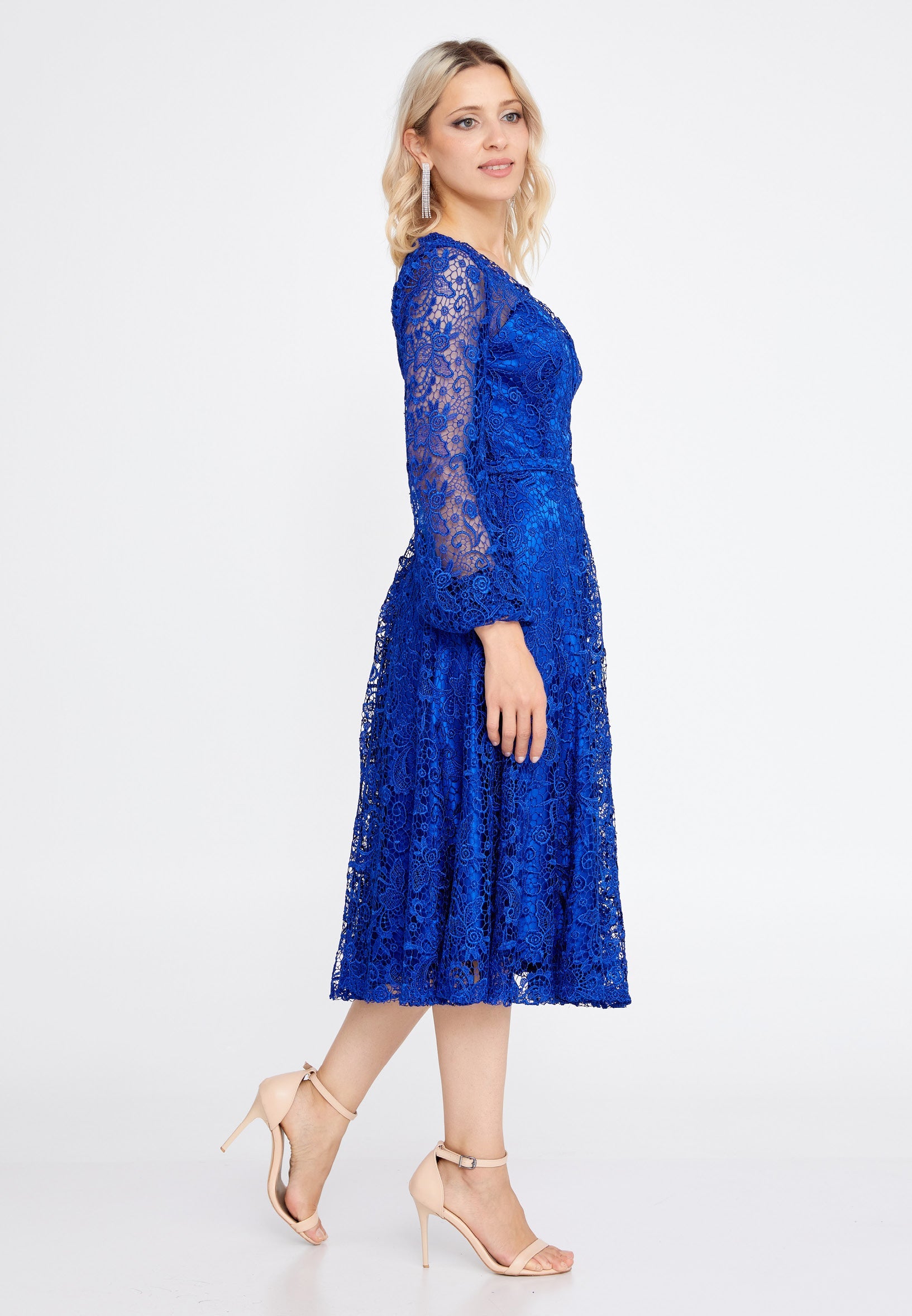 Mid-length cocktail dress with sleeves